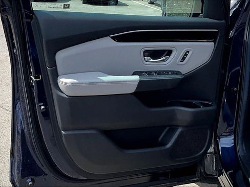 Used 2025 Honda Pilot EX-L image 21