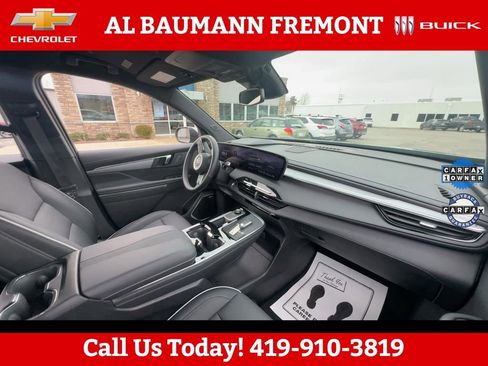 Used 2025 Buick Enclave Preferred AWD/4WD image 16