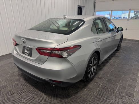 Used 2022 Toyota Camry XLE image 3