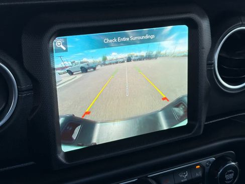 Used 2020 Jeep Gladiator Overland AWD/4WD image 19