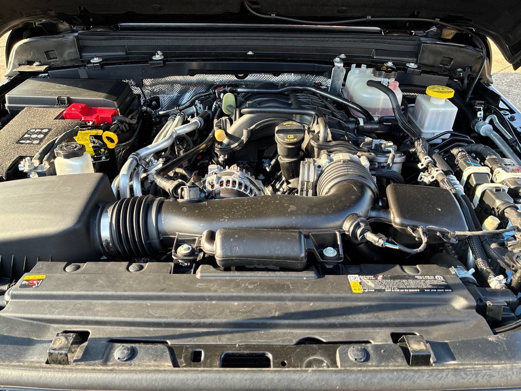 Used 2025 Jeep Gladiator Mojave AWD/4WD image 31