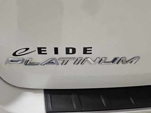 Used 2020 Ford Explorer Platinum w/ Premium Technology Package image 30