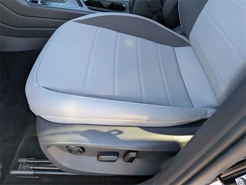 Certified 2024 Volkswagen Taos SE image 21