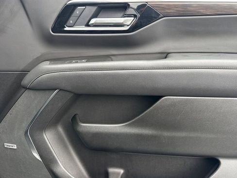 Used 2025 Chevrolet Tahoe Premier image 28