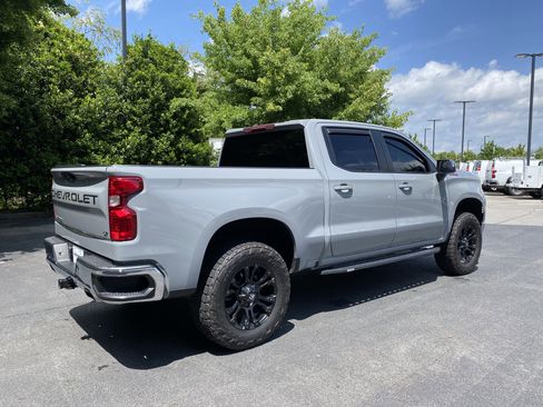 Used 2024 Chevrolet Silverado 1500 LT AWD/4WD image 9