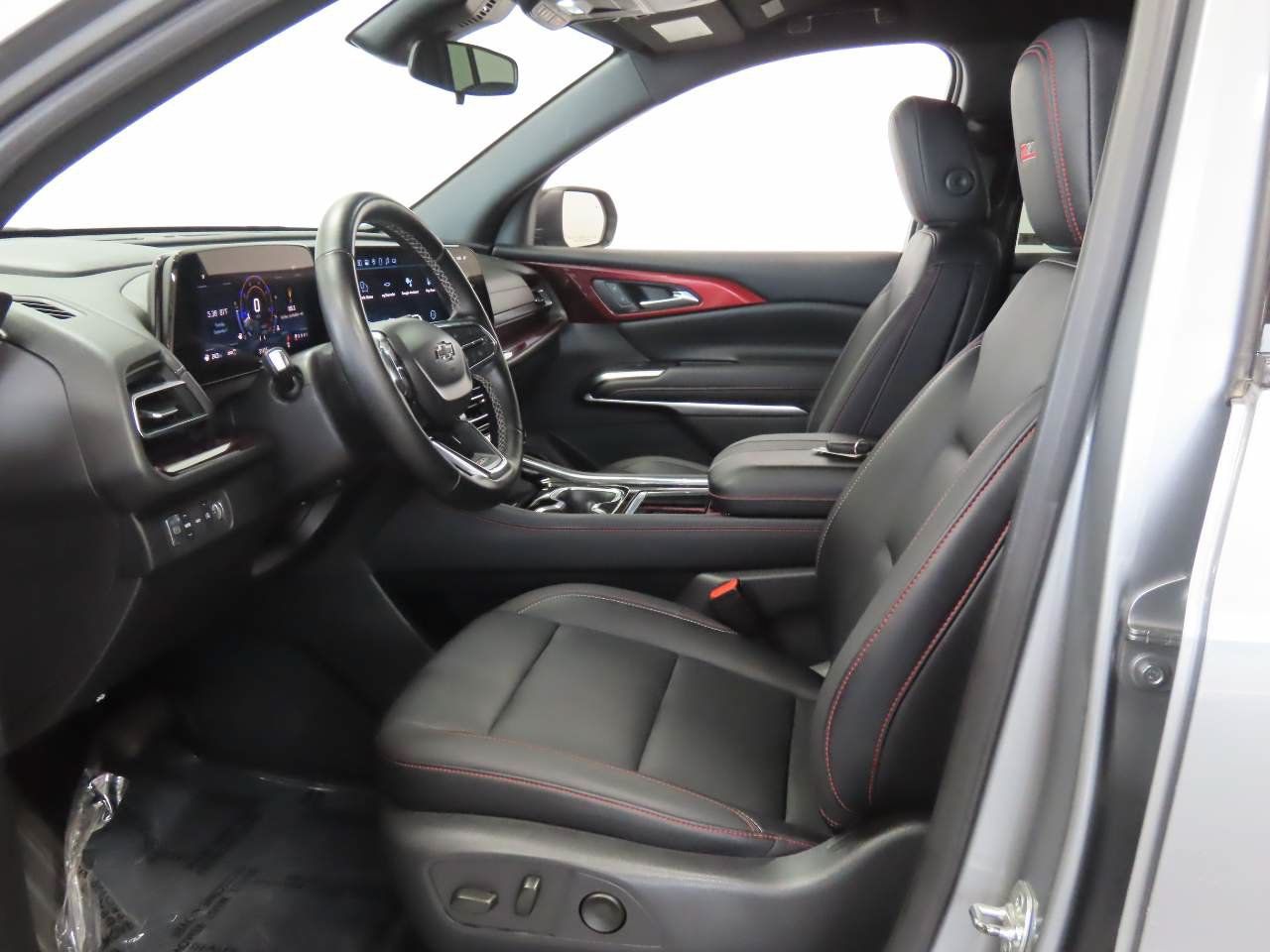 Used 2025 Chevrolet Traverse Z71 AWD/4WD image 14