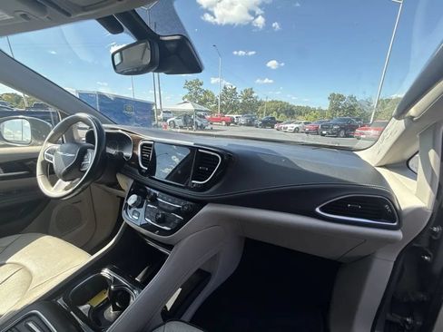 Used 2021 Chrysler Pacifica Limited w/ Premium & Safety Sphere Group AWD/4WD image 15