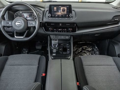 Used 2023 Nissan Rogue SV image 7