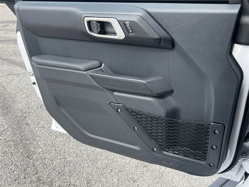 New 2025 Ford Bronco Outer Banks w/ Sasquatch Package image 16