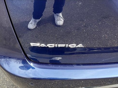 Used 2017 Chrysler Pacifica Touring-L image 22