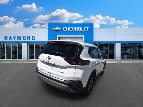 Used 2023 Nissan Rogue SV w/ SV Premium Package AWD/4WD image 3