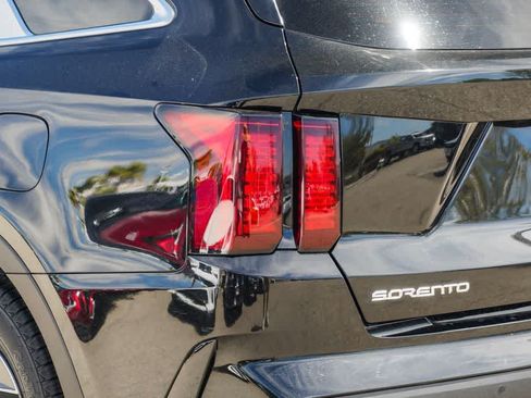 Certified 2023 Kia Sorento EX w/ Panoramic Sunroof Package FWD image 7