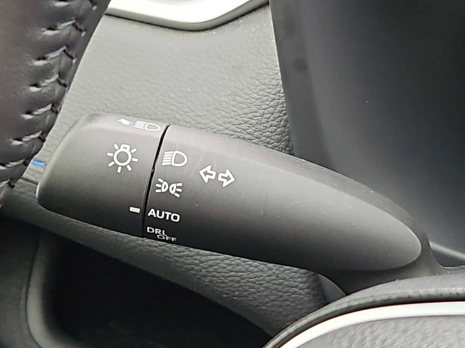 Used 2025 Toyota RAV4 XSE AWD/4WD image 29