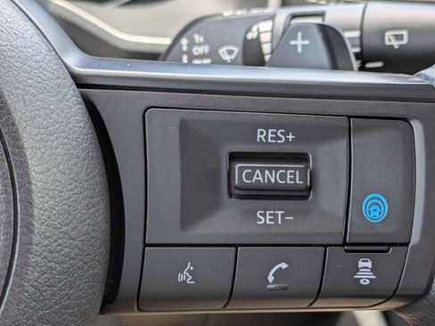 Used 2024 Nissan Rogue SV FWD image 27