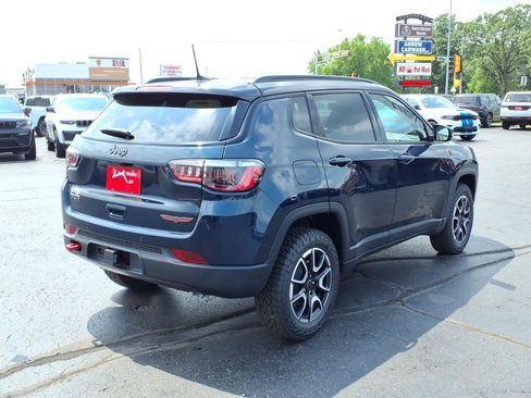 New 2026 Jeep Compass Trailhawk w/ Trailer Tow Group AWD/4WD image 2