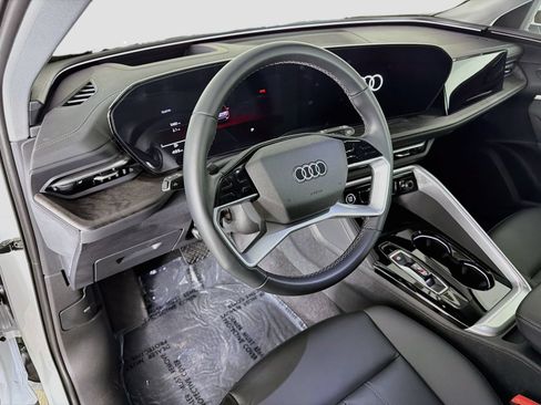 Certified 2025 Audi Q5 Premium Plus w/ Premium Plus AWD/4WD image 9
