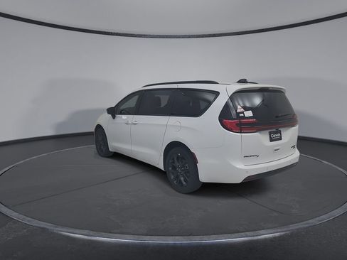 New 2026 Chrysler Pacifica Limited AWD/4WD image 11