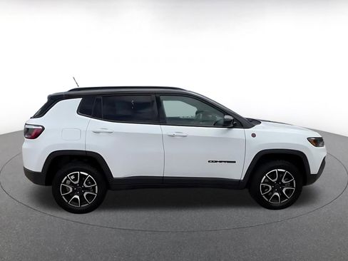 Used 2025 Jeep Compass Trailhawk AWD/4WD image 16