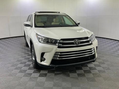 Used 2017 Toyota Highlander Limited Platinum w/ Carpet Mat Package AWD/4WD image 11