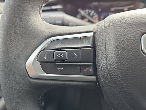 Used 2025 Jeep Compass Latitude image 17