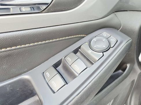 Used 2018 Chevrolet Traverse LT image 38