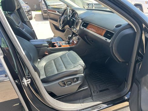 Used 2012 Volkswagen Touareg Executive AWD/4WD image 18