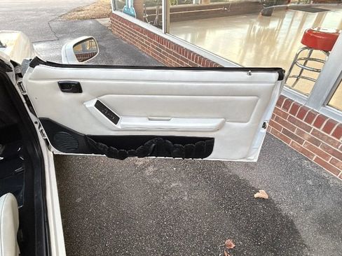 Used 1993 Ford Mustang LX image 19