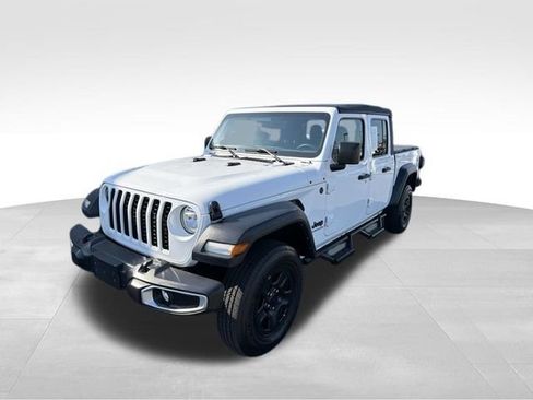 Used 2023 Jeep Gladiator Sport AWD/4WD image 4