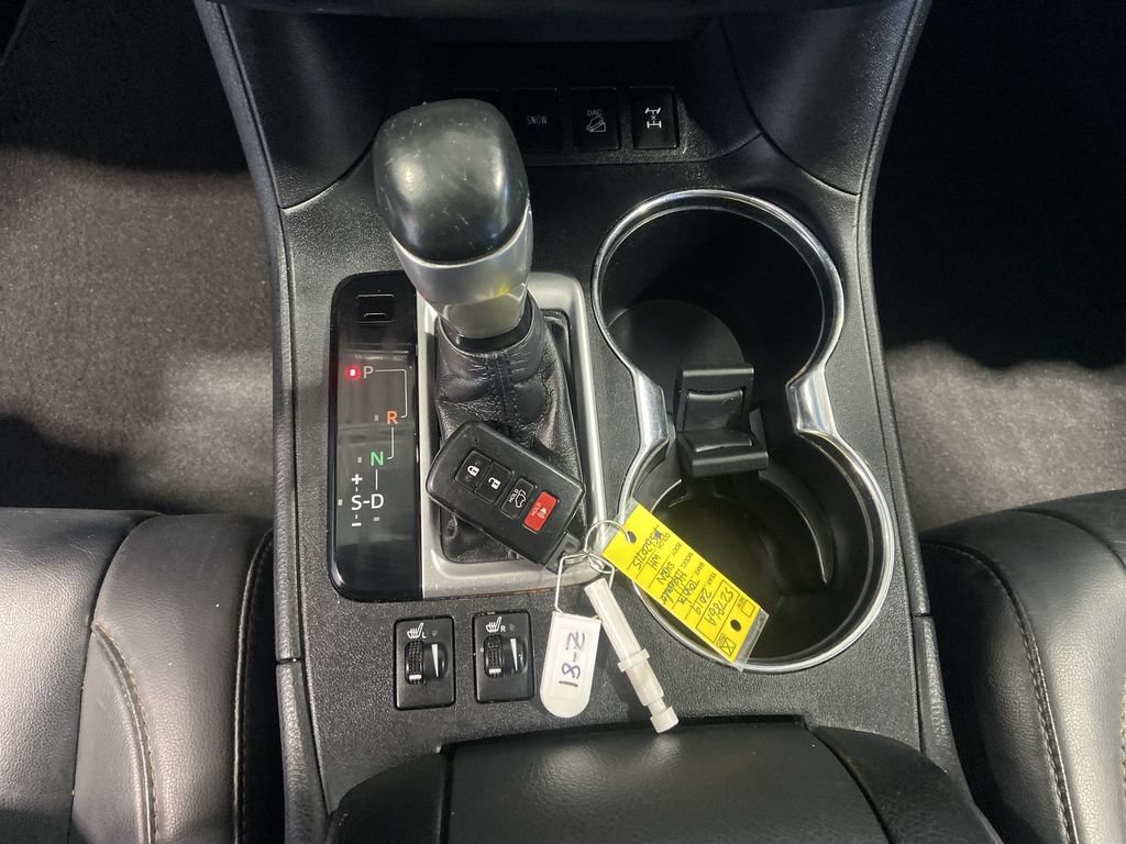 Used 2019 Toyota Highlander XLE AWD/4WD image 16