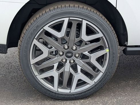 New 2026 Ford Expedition Max Platinum image 18