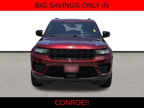 Used 2025 Jeep Grand Cherokee Altitude RWD image 2