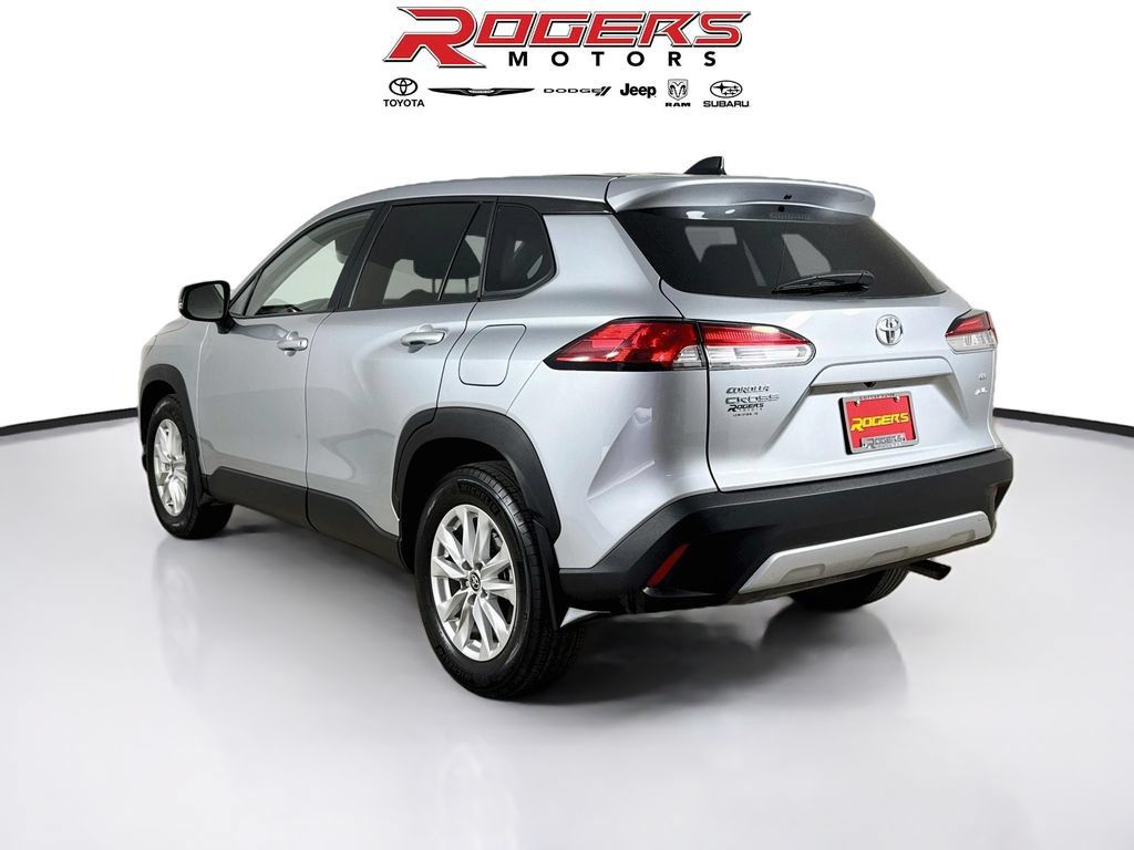 Used 2025 Toyota Corolla Cross LE AWD/4WD image 11