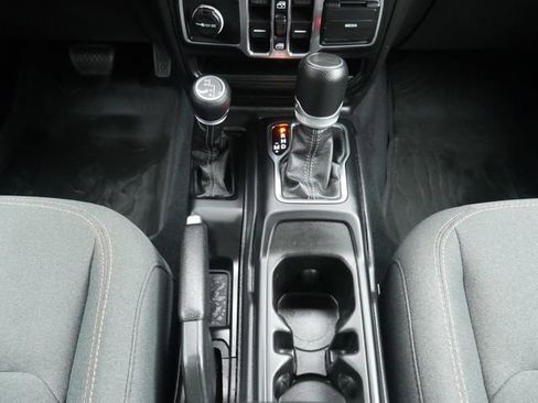Used 2024 Jeep Wrangler Unlimited Sport AWD/4WD image 22