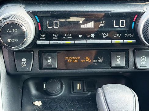 Used 2021 Toyota RAV4 XLE w/ XLE Grade Weather Package AWD/4WD image 21