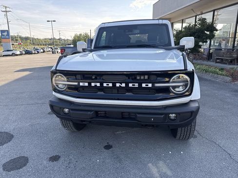 Used 2025 Ford Bronco Outer Banks AWD/4WD image 2