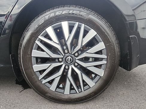 Used 2024 Nissan Altima 2.5 SV w/ SV Premium Package FWD image 9