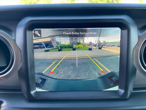 Used 2021 Jeep Gladiator Sport AWD/4WD image 17