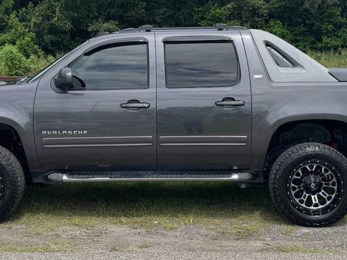 Used 2010 Chevrolet Avalanche LT w/ Suspension Package, Off-Road image 6