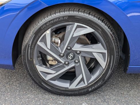 Used 2025 Hyundai Elantra SEL image 10