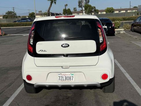 Used 2018 Kia Soul + FWD image 4