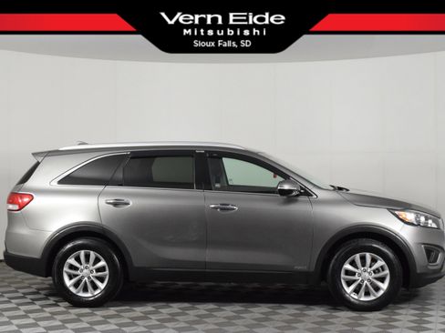 Used 2016 Kia Sorento LX w/ LX Convenience Package image 1