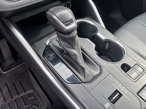 Used 2022 Toyota Highlander XLE image 22