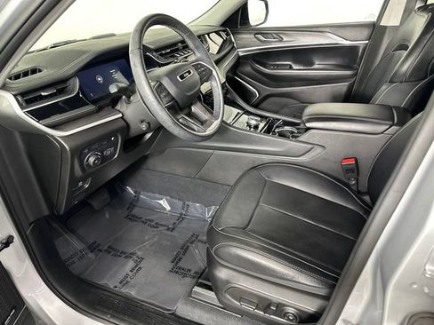 Certified 2023 Jeep Grand Cherokee 4WD 4xe w/ Luxury Tech Group II image 3