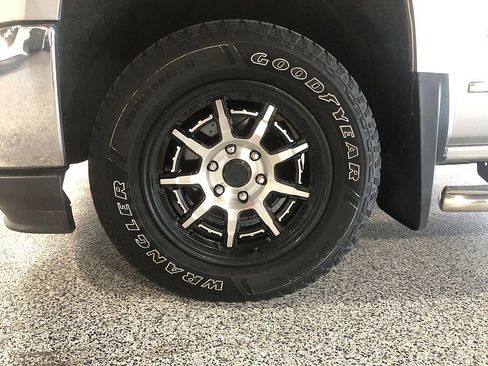 Used 2018 Chevrolet Silverado 1500 LTZ AWD/4WD image 8