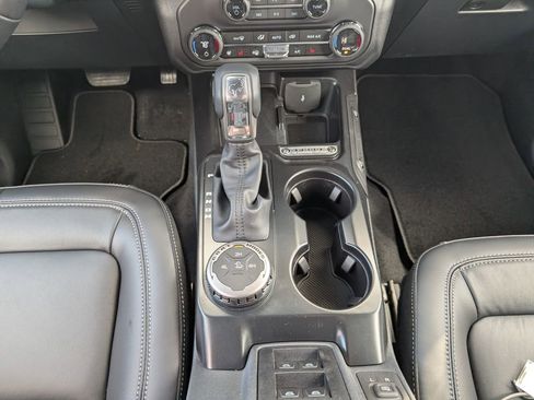 New 2025 Ford Bronco Outer Banks image 16