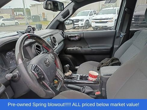 Used 2016 Toyota Tacoma TRD Sport w/ Towing Package AWD/4WD image 17