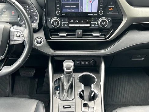 Used 2021 Toyota Highlander XLE AWD/4WD image 61