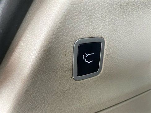 Used 2023 Chrysler Pacifica Limited image 25