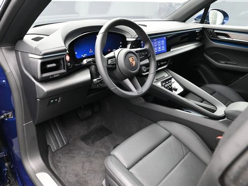New 2025 Porsche Macan 4 Electric image 4