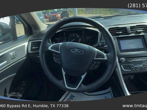 Used 2017 Ford Fusion SE w/ Fusion SE Technology Package FWD image 10
